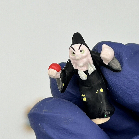 Vintage 1995 Bluebird Polly Pocket Disney Snow White Dwarfs Cottage W/ 2 Figures - Picture 9 of 12